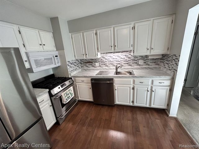 41682 Bedford Drive, Canton, MI 48187