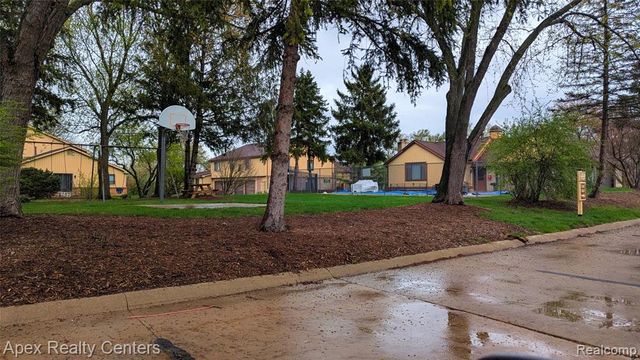 41682 Bedford Drive, Canton, MI 48187