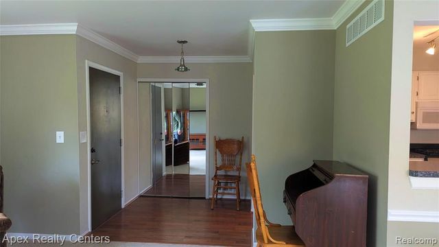 41682 Bedford Drive, Canton, MI 48187