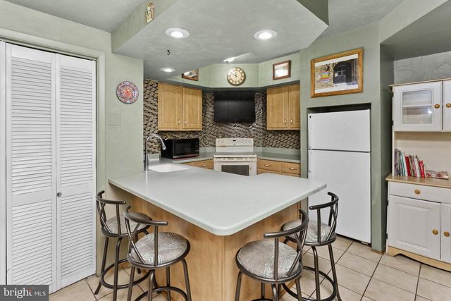 697 S OLDEN AVE, Trenton, NJ 08629