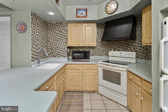 697 S OLDEN AVE, Trenton, NJ 08629