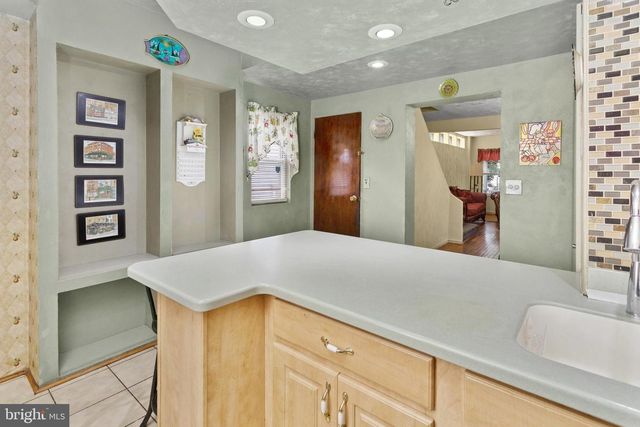 697 S OLDEN AVE, Trenton, NJ 08629