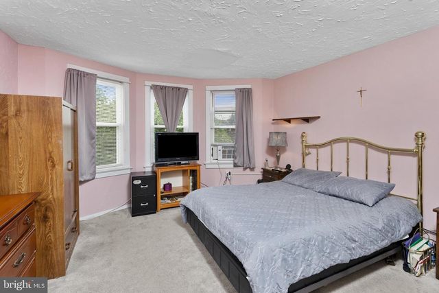 697 S OLDEN AVE, Trenton, NJ 08629
