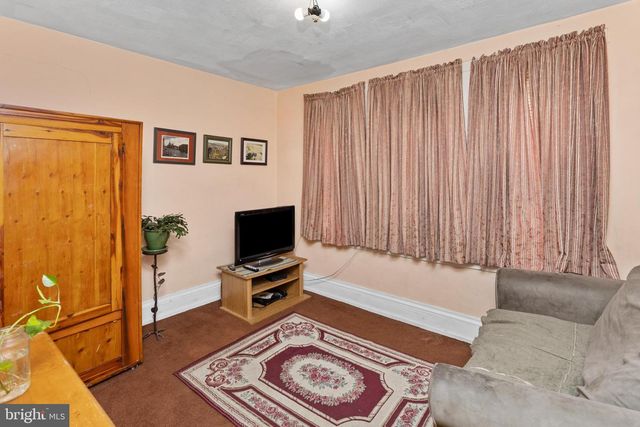 697 S OLDEN AVE, Trenton, NJ 08629