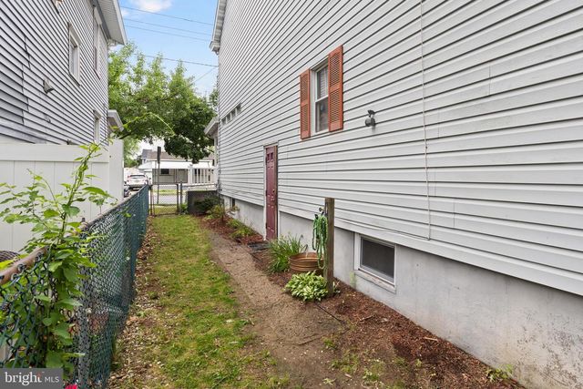 697 S OLDEN AVE, Trenton, NJ 08629