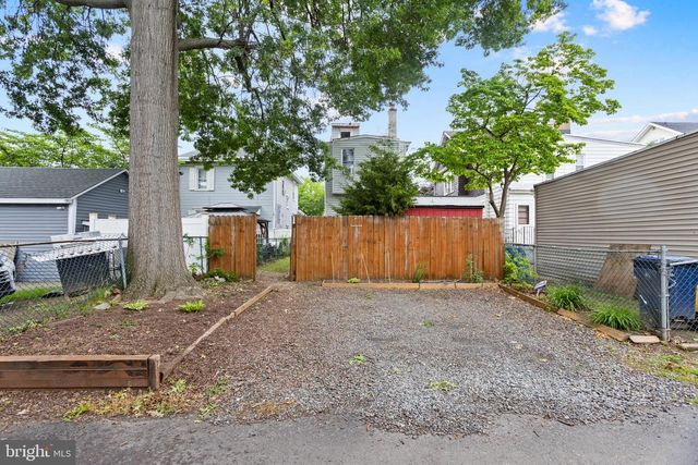 697 S OLDEN AVE, Trenton, NJ 08629