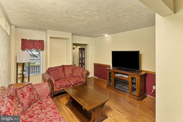 697 S OLDEN AVE, Trenton, NJ 08629