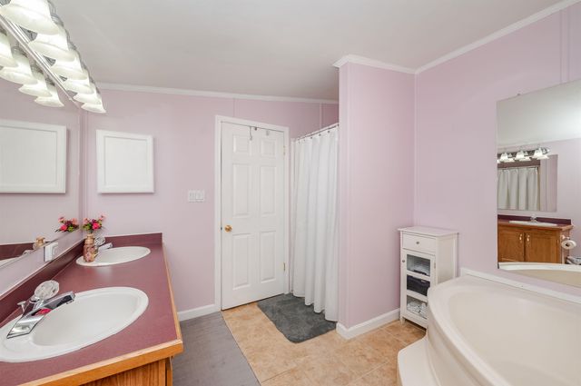 11 Falkland Lane, Rochester, NH 03867