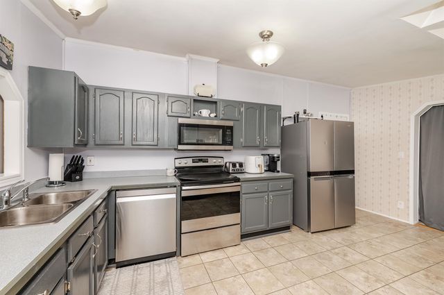 11 Falkland Lane, Rochester, NH 03867