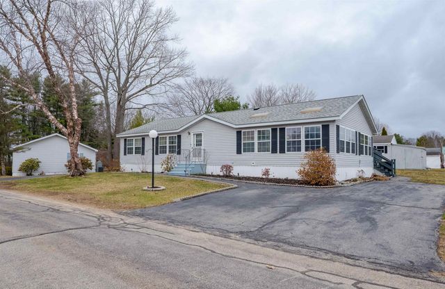 11 Falkland Lane, Rochester, NH 03867