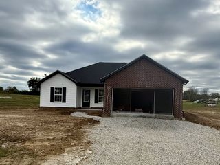 98 Hilltop St, Manchester, TN 37355