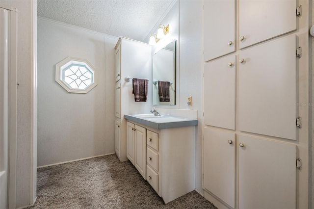 6827 S LAKE HENRY DRIVE NE, Winter Haven, FL 33881