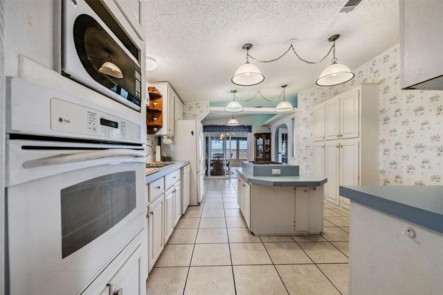 6827 S LAKE HENRY DRIVE NE, Winter Haven, FL 33881