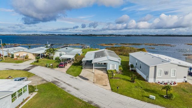 6827 S LAKE HENRY DRIVE NE, Winter Haven, FL 33881