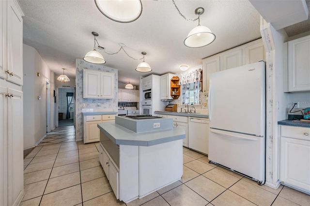 6827 S LAKE HENRY DRIVE NE, Winter Haven, FL 33881