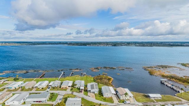 6827 S LAKE HENRY DRIVE NE, Winter Haven, FL 33881