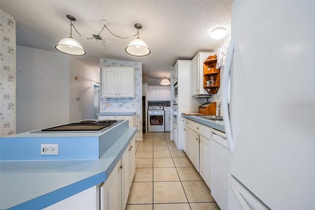 6827 S LAKE HENRY DRIVE NE, Winter Haven, FL 33881