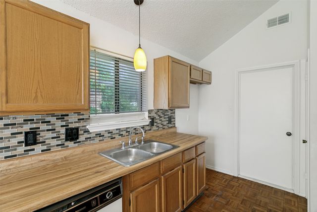 2813 Creekwood Lane, Fort Worth, TX 76123