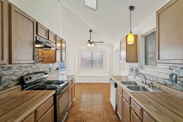 2813 Creekwood Lane, Fort Worth, TX 76123