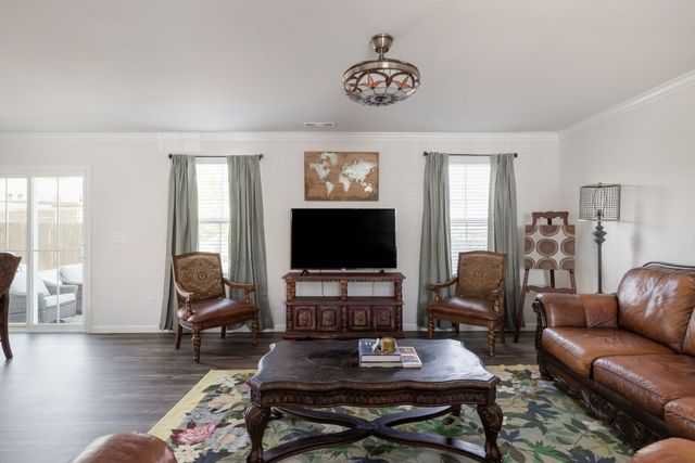 2040 Westchester Dr, Nashville, TN 37207
