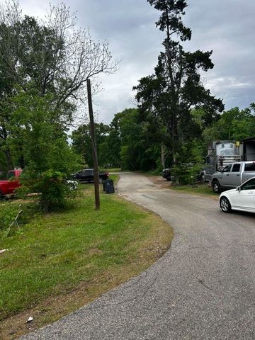 939 Avenue J Pl, Conroe, TX 77301