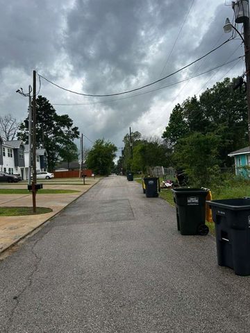 939 Avenue J Pl, Conroe, TX 77301
