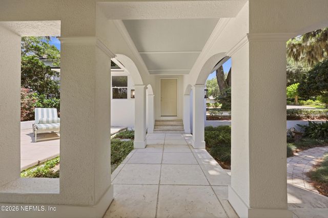 4422 MCGIRTS Boulevard, Jacksonville, FL 32210