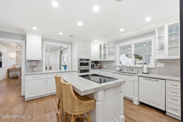 4422 MCGIRTS Boulevard, Jacksonville, FL 32210
