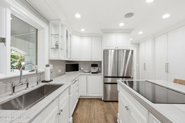 4422 MCGIRTS Boulevard, Jacksonville, FL 32210