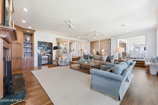 4422 MCGIRTS Boulevard, Jacksonville, FL 32210