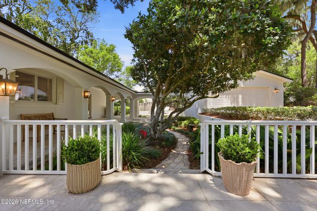 4422 MCGIRTS Boulevard, Jacksonville, FL 32210