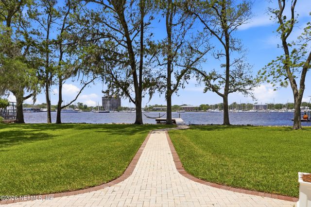 4422 MCGIRTS Boulevard, Jacksonville, FL 32210
