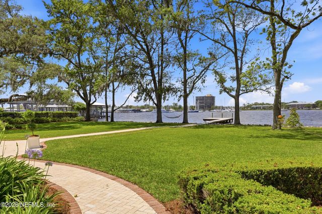 4422 MCGIRTS Boulevard, Jacksonville, FL 32210