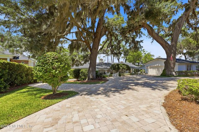 4422 MCGIRTS Boulevard, Jacksonville, FL 32210
