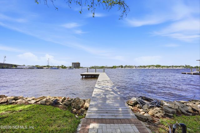 4422 MCGIRTS Boulevard, Jacksonville, FL 32210