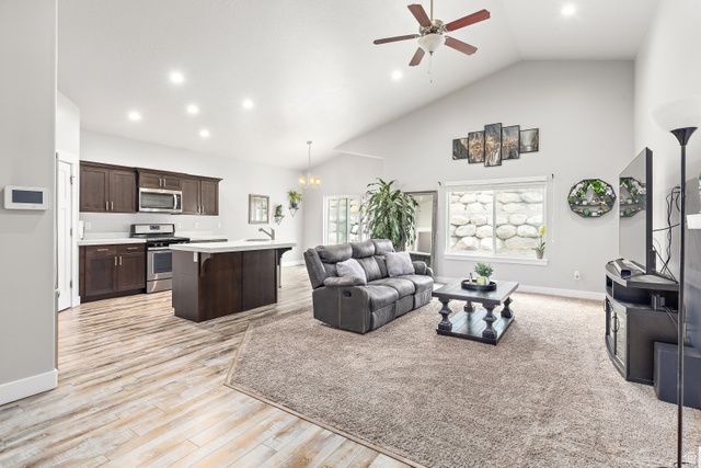 762 N WHITE HORSE DR, Spanish Fork, UT 84660