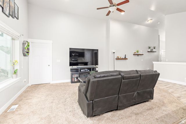 762 N WHITE HORSE DR, Spanish Fork, UT 84660