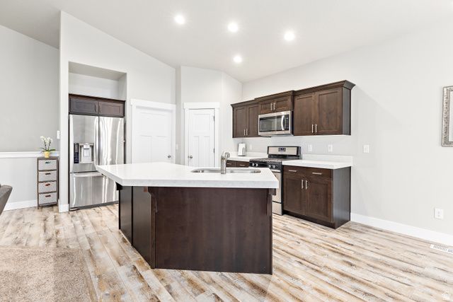 762 N WHITE HORSE DR, Spanish Fork, UT 84660