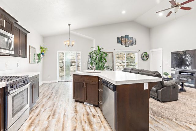 762 N WHITE HORSE DR, Spanish Fork, UT 84660