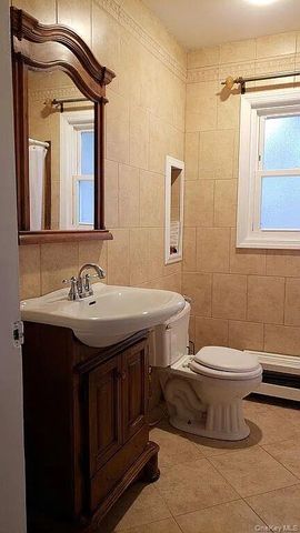 77 Lynton Road, Albertson, NY 11507