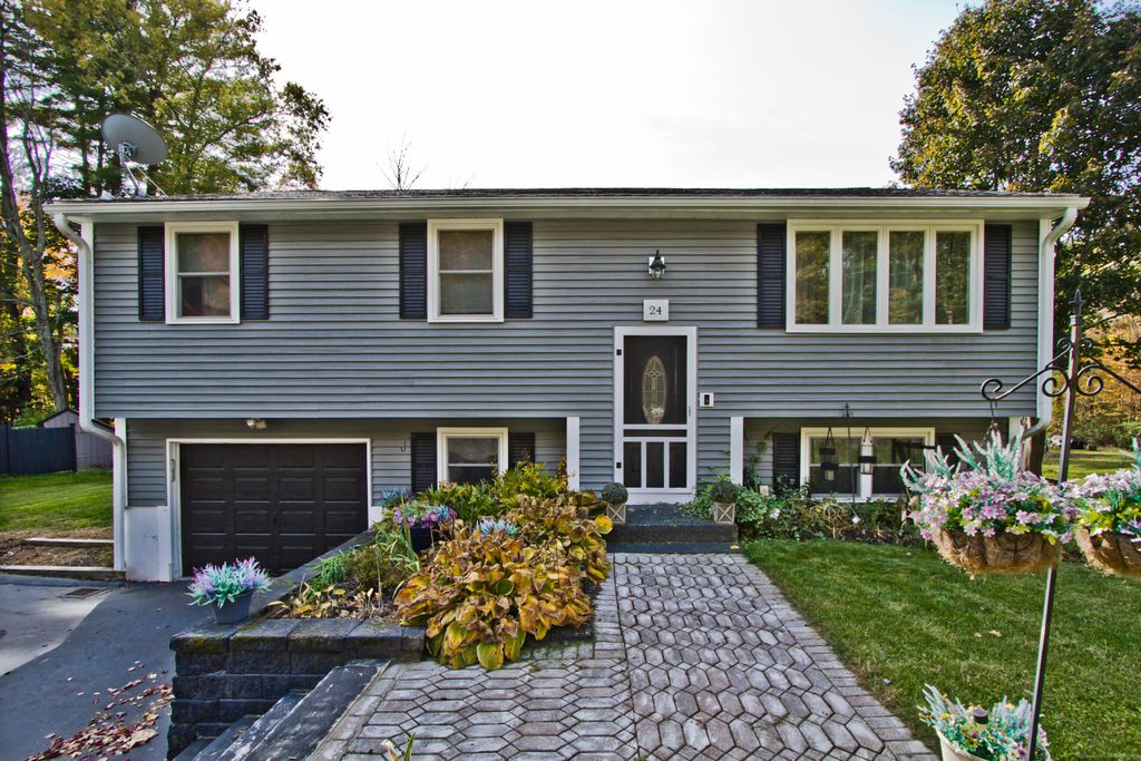 24 David Circle, Putnam, CT 06260