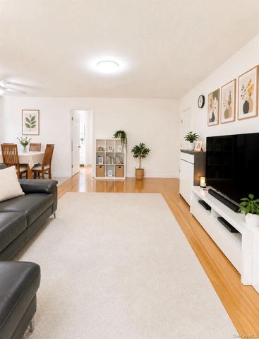 15229 Jewel Avenue A, Flushing, NY 11367