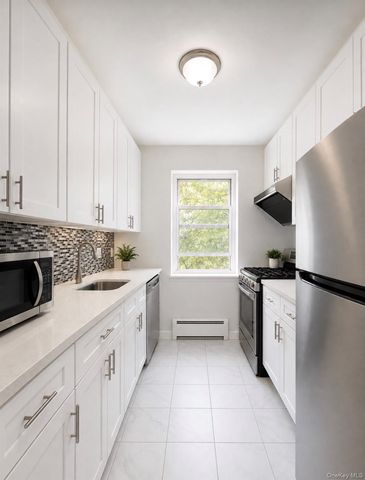 15229 Jewel Avenue A, Flushing, NY 11367