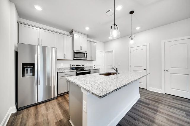 204 Douglas Bend Rd Unit 404, Gallatin, TN 37066