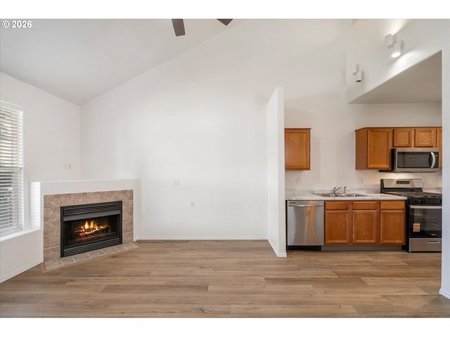 2879 Ne DIVISION St, Gresham, OR 97030