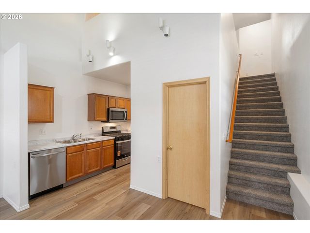 2879 Ne DIVISION St, Gresham, OR 97030