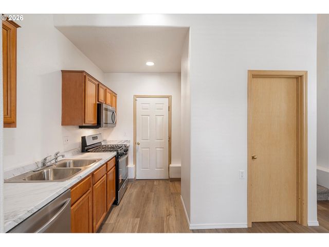 2879 Ne DIVISION St, Gresham, OR 97030