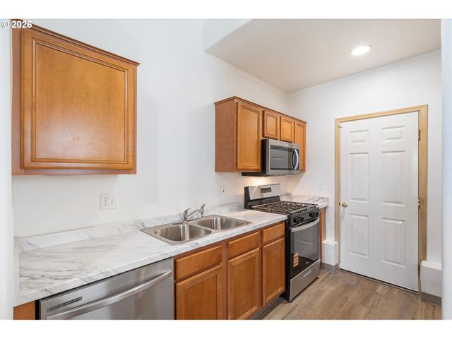 2879 Ne DIVISION St, Gresham, OR 97030