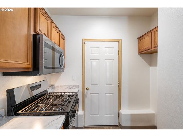 2879 Ne DIVISION St, Gresham, OR 97030