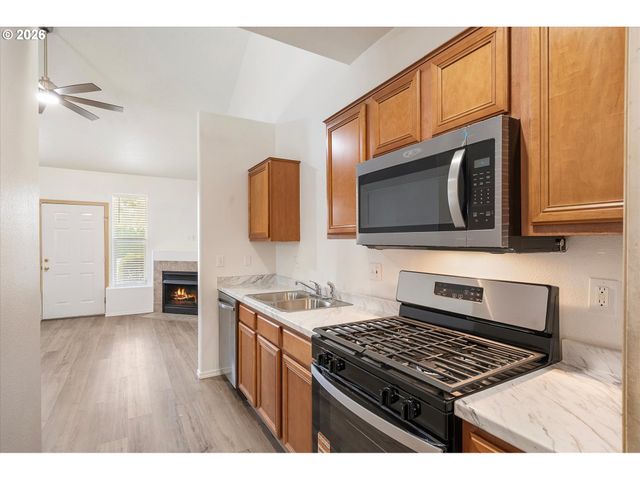 2879 Ne DIVISION St, Gresham, OR 97030